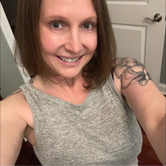 Meet your Posher, Lainie - Picture 1 of 1